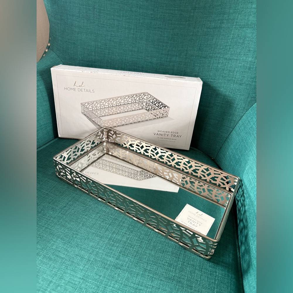 New in Box Home Details Leaf Design Mirrored Vanity Tray